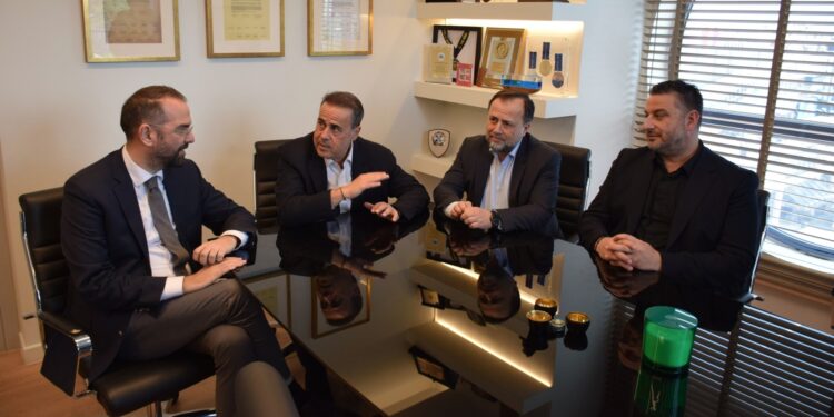 Θεσμική δικαίωση για τη Δυτική Ελλάδα – Επίσκεψη Παπασταύρου, στην Περιφέρεια: «Πράσινο φως» για το συνεργατικό φωτοβολταϊκό πάρκο στο Κτήμα Πόλντερ