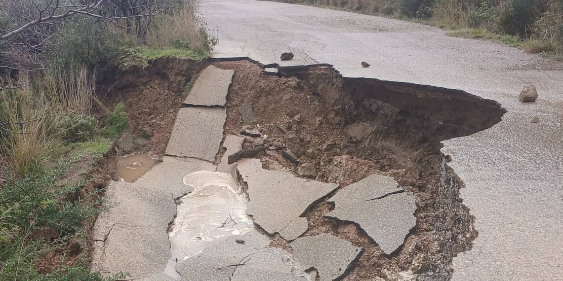 Καθιζήσεις σε όλο το οδικό δίκτυο της Άνω Μακρυνους