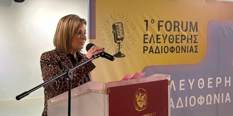 Το πρώτο ένσημο, μια εκπομπή και πολλή συγκίνηση – η προσωπική στιγμή της Χριστίνας Σταρακά στο Φόρουμ Ελεύθερης Ραδιοφωνίας