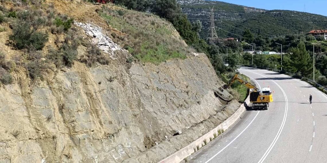 Σημαντικές εργασίες στην Περιμετρική Ναυπάκτου, με στόχο την αποτροπή κινδύνου για τα διερχόμενα οχήματα και την ενίσχυση της οδικής ασφάλειας