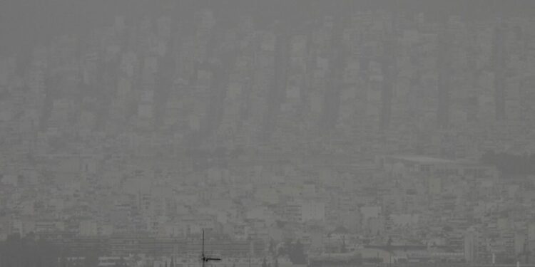 Αφρικανική σκόνη «κατάπιε» μεγάλο μέρος της χώρας – Πού καταγράφονται οι υψηλότερες συγκεντρώσεις [Δορυφορική εικόνα]