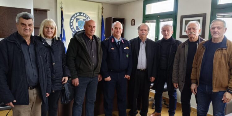 Εθιμοτυπική επίσκεψη του Συνδέσμου Αποστράτων Σωμάτων Ασφαλείας Αγρινίου, στον Ταξίαρχο ΕΛ.ΑΣ. Παπαγρίβα Κοσμά.