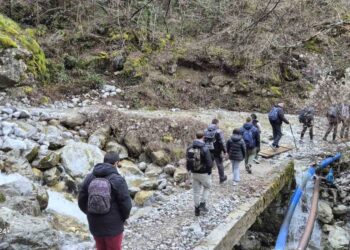 Στα βήματα του Αγίου Παϊσίου: Πεζοπορία στην Ιερά Μονή Στομίου (φωτο – video)