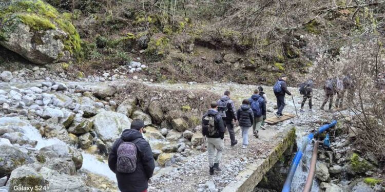 Στα βήματα του Αγίου Παϊσίου: Πεζοπορία στην Ιερά Μονή Στομίου (φωτο – video)