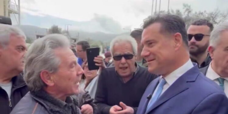 Ο Άδωνις Γεωργιάδης «τα βάζει» με διαδηλωτές σε Λευκάδα και Άργος που διαμαρτύρονταν για Belharra, NATO και Ισραήλ