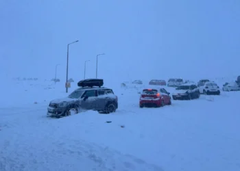 Δράμα: Δεκάδες άνθρωποι εγκλωβισμένοι στο χιονοδρομικό του Φαλακρού – Ανάμεσά τους και οικογένειες με παιδιά