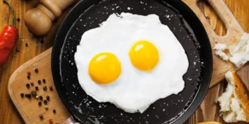 Αυγά και χοληστερόλη: Ό,τι ξέραμε για τη σχέση τους, είναι λάθος λένε τώρα οι γιατροί