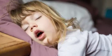 Ροχαλητό στα παιδιά: Γιατί η επέμβαση για «αμυγδαλές» και «κρεατάκια» πλέον δεν συστήνεται συχνά