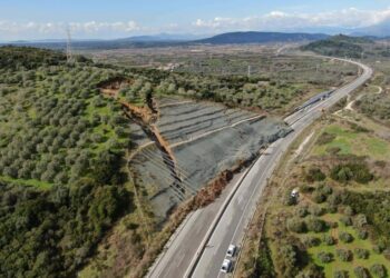 Ιόνια Οδός: Τρεις μήνες κλειστή προς Αντίρριο λόγω της κατολίσθησης