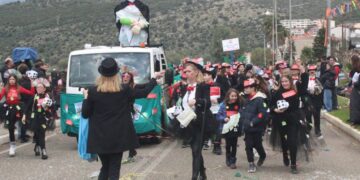 Το Αμφιλοχιώτικο καρναβάλι είναι πολιτιστικός θεσμός και το απέδειξε και φέτος – Εντυπωσιακή η καρναβαλική παρέλαση στην παραλία Αμφιλοχίας