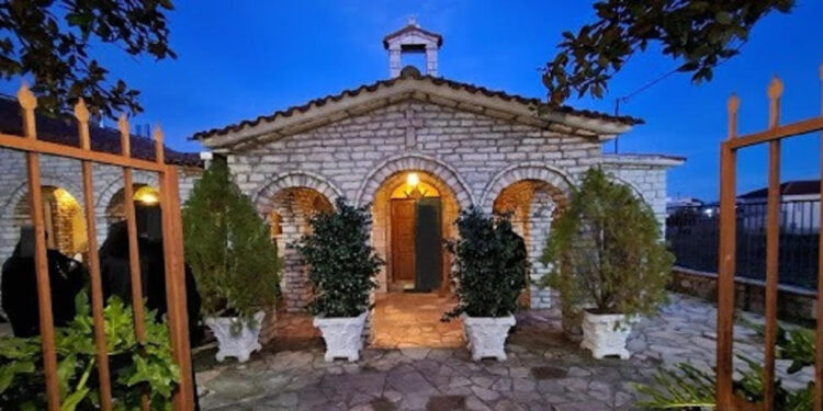 Θεία Λειτουργία  στο Ησυχαστήριο Αγίων Κυπριανού και Ιουστίνης, στο Παναιτώλιο Αγρινίου στη μνήμη του Αγίου Ενδόξου Μάρτυρος Θεοκλήτου