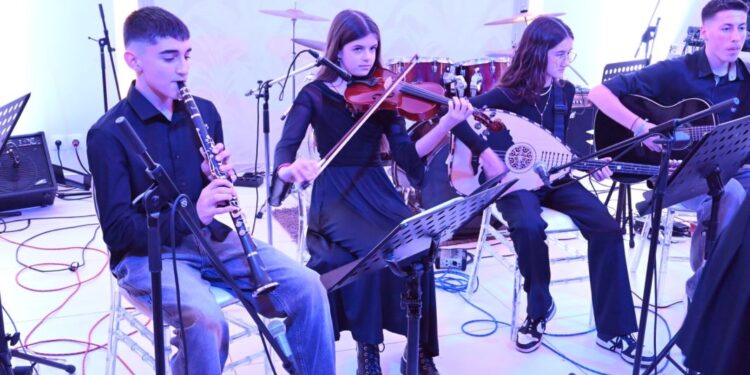 Αθρόα προσέλευση στη χοροεσπερίδα του Μουσικού Σχολείου Αγρινίου