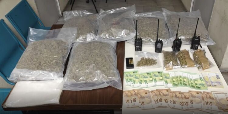 Χειροπέδες σε γνωστό Αιτωλοακαρνάνα στο Γαλάτσι για διακίνηση χασίς – Είχε για «βιτρίνα» κατάστημα κλιματιστικών, τι υποστηρίζει ο ίδιος (ΦΩΤΟ)