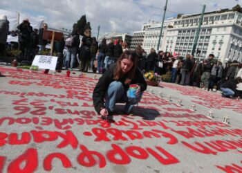 Tραγωδία στα Τέμπη: Tρία χρόνια μετά η μνήμη δεν σβήνει – Οι συγκεντρώσεις μέσα από φωτογραφικά καρέ
