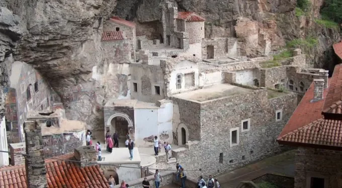 Οκταήμερη Προσκυνηματική Εκδρομή της Ι. Μ. Αιτωλοακαρνανίας στον Πόντο – Κωνσταντινούπολη