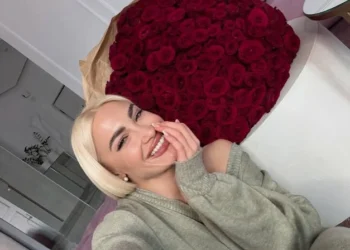 Πιο ερωτευμένη από ποτέ η Ιωάννα Τούνη! – Γιορτάζει έναν χρόνο σχέσης με τον Δημήτρη Σπυριδωνίδη – Η τρυφερή έκπληξη με τα 365 τριαντάφυλλα