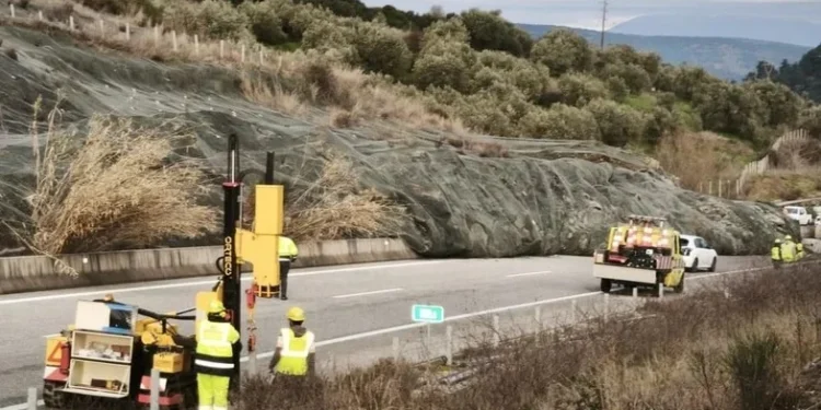 Κατολίσθηση στην Ιόνια Οδό: Σχεδόν 200.000 κυβικά μέτρα το μέγεθός της, λέει ο Λέκκας