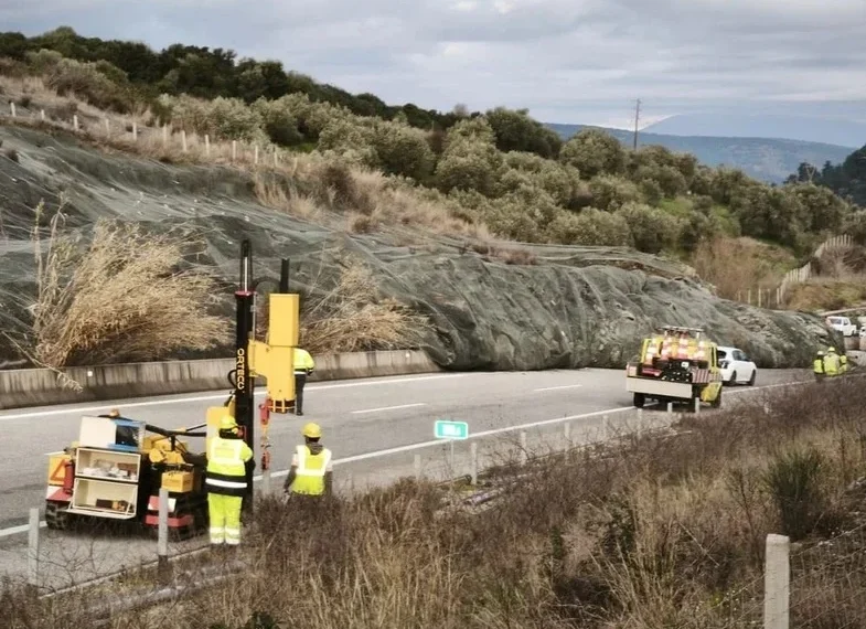 Κατολίσθηση στην Ιόνια Οδό: Σχεδόν 200.000 κυβικά μέτρα το μέγεθός της, λέει ο Λέκκας