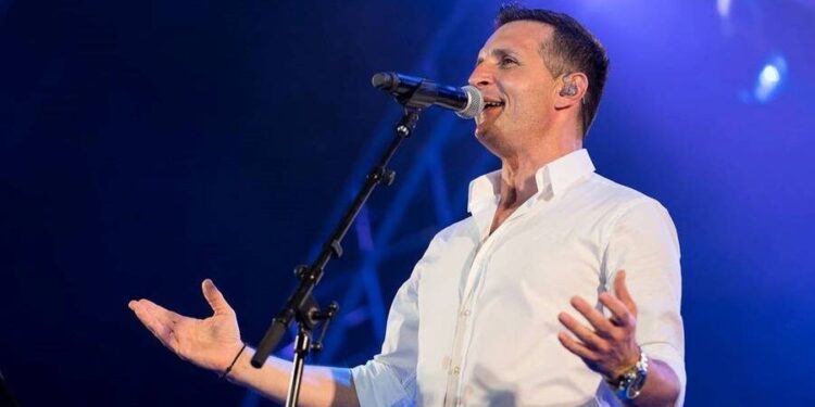 Κάλεσμα κεφιού στο Αγρίνιο: Δημήτρης Μπάσης live στη χοροεσπερίδα της Ένωσης