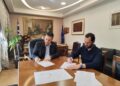 Υπογράφηκε από τον Δήμαρχο Αγρινίου η σύμβαση για την υλοποίηση του έργου «Ανάπλαση οδού Προυσιωτίσσης και κοινόχρηστων χώρων πέριξ του γηπέδου Παναιτωλικού»
