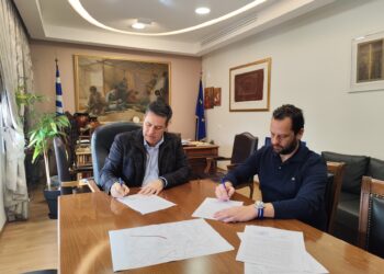 Υπογράφηκε από τον Δήμαρχο Αγρινίου η σύμβαση για την υλοποίηση του έργου «Ανάπλαση οδού Προυσιωτίσσης και κοινόχρηστων χώρων πέριξ του γηπέδου Παναιτωλικού»