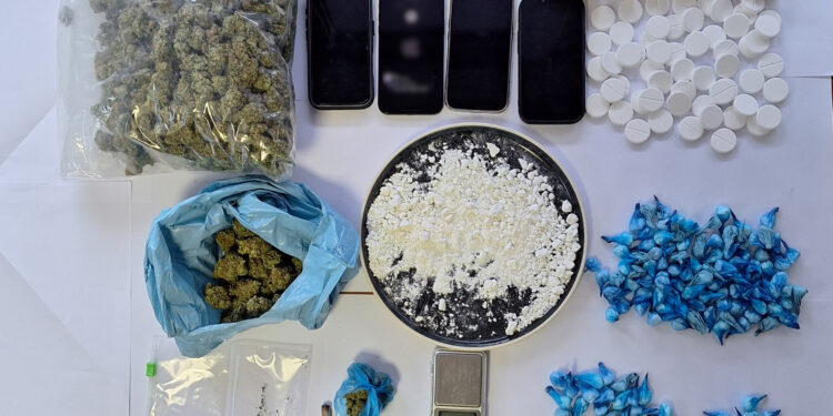 Εξαρθρώθηκε εγκληματική οργάνωση που διακινούσε ναρκωτικά στη Ναύπακτο – Πώς “χτύπησε” η ΕΛ.ΑΣ (φωτο)