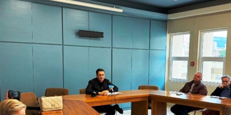 Έκτακτη συνέντευξη Τύπου Παπαναστασίου – Ήρθαν οι όροι σύνδεσης για την Ενεργειακή Κοινότητα του Δήμου Αγρινίου (ΒΙΝΤΕΟ)