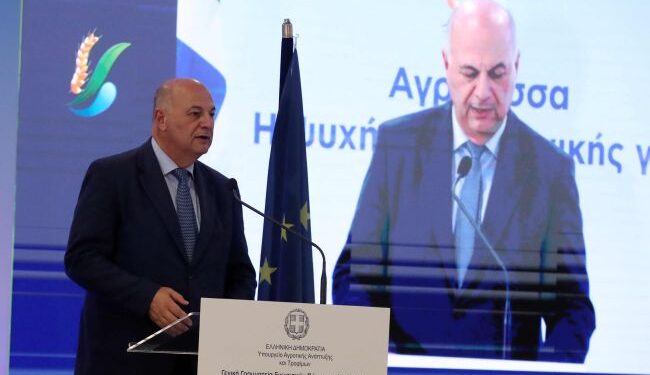 Τσιάρας: Η Ελληνίδα αγρότισσα πρωταγωνίστρια της παραγωγής και της ζωής στην ύπαιθρο