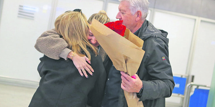 «Οι ζωές μας είναι σε κατάσταση πολέμου» – Συγκλονιστικές μαρτυρίες Ελλήνων που βρίσκονταν ή βρέθηκαν στην καρδιά του πολέμου