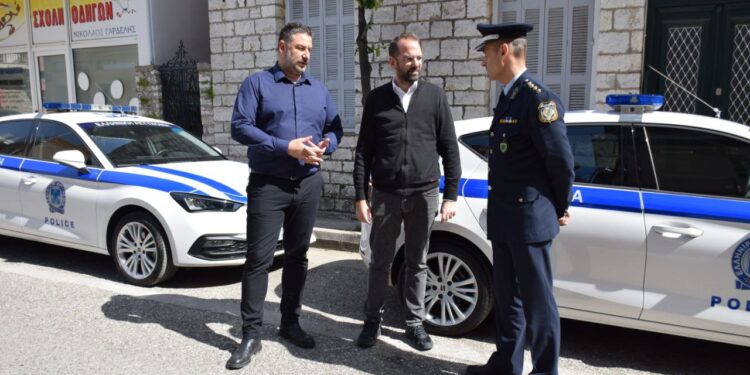 Στην πεζογέφυρα Νεάπολης ο Περιφερειάρχης-χρησιμοποιείται πλέον με ασφάλεια!