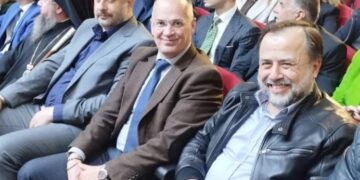 Δίπλα-δίπλα, με χαμόγελο και κοινό παλμό…