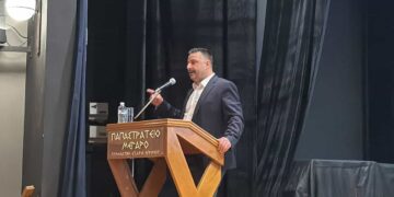 Μαυρομμάτης σε μαθητές : «Αφού με ακούτε με προσοχή σημαίνει ότι τα λέω καλά»!