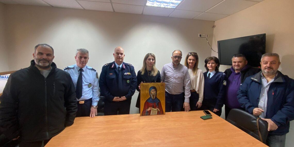 Αστυνομικοί Αγρινίου: Η εικόνα του Άγιου Αντωνίου, η  τοποθετήθηκε στο παρεκκλήσι του Αγίου Αρτεμίου στη μνήμη του Αντώνη Πελέκη