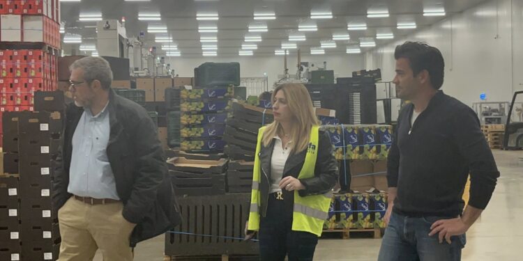 Επίσκεψη της Προέδρου του Τμήματος Μεταποίησης του Επιμελητηρίου Αιτωλοακαρνανίας στις υπερσύγχρονες εγκαταστάσεις του Αγροτικού Συνεταιρισμού Νεάπολης Αγρινίου
