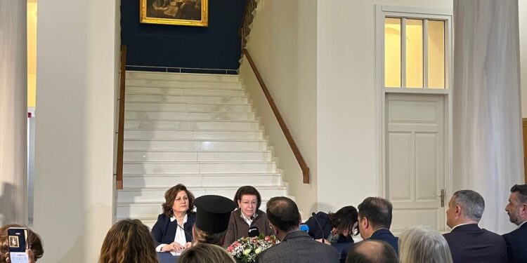 Η υπουργός πολιτισμού Λίνα Μενδωνη στην παρουσίαση του έργου του Ντε Λα Κρουά στο Μεσολόγγι