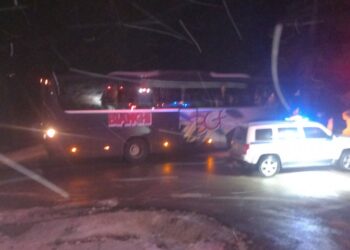 Απεγκλωβισμός μαθητικού λεωφορείου στην περιοχή Λαμπίρι Αιτωλοακαρνανίας