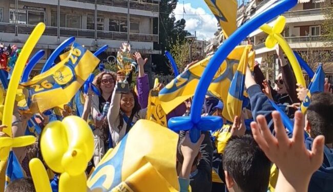 Μαθητές του 17ου Δημοτικού Αγρινίου στο περίπτερο του Παναιτωλικού για τα 100 χρόνια