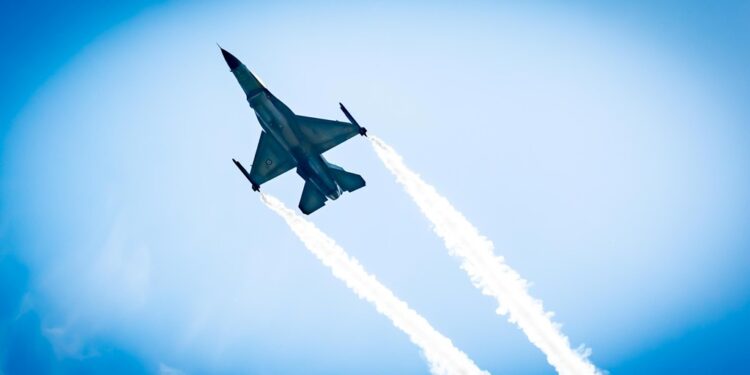 Συγκίνηση και δέος στο Μεσολόγγι από την αεροπορική επίδειξη του F-16