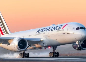 Air France και KLM αυξάνουν τις τιμές των εισιτηρίων στις πτήσεις μεγάλων αποστάσεων λόγω του ράλι του πετρελαίου