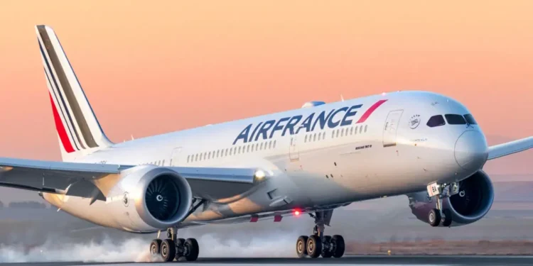 Air France και KLM αυξάνουν τις τιμές των εισιτηρίων στις πτήσεις μεγάλων αποστάσεων λόγω του ράλι του πετρελαίου