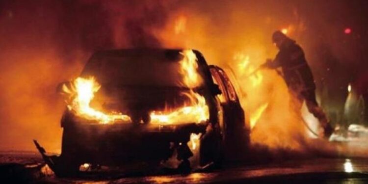 Φωτιά σε όχημα μετά από εκτροπή στη γέφυρα του Αχελώου – Κινητοποίηση της Πυροσβεστικής Αγρινίου