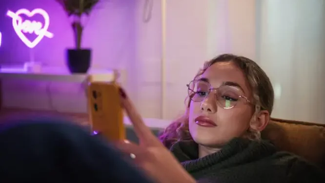 Η Gen Z προτιμάει τον ύπνο από την σεξουαλική επαφή – Τι έδειξε έρευνα