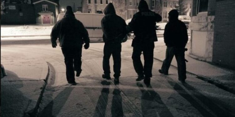 Αγρίνιο: Προβληματίζει η ευκολία που βγαίνουν μαχαίρια από ανήλικους