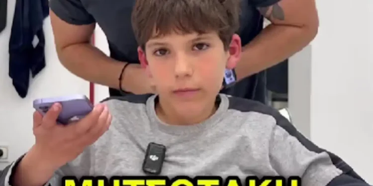 Viral το βίντεο του πιτσιρικά που ζητά το κούρεμα του Μητσοτάκη – Η απάντηση του Πρωθυπουργού [βίντεο]