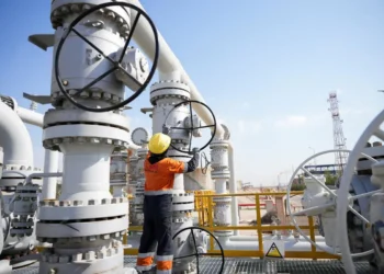 Πετρέλαιο: Πάνω από τα 100 δολάρια έκλεισε το brent – Πρώτη φορά από τον Αύγουστο του 2022