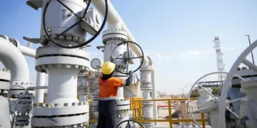 Πετρέλαιο: Πάνω από τα 100 δολάρια έκλεισε το brent – Πρώτη φορά από τον Αύγουστο του 2022