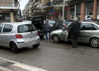 Αγρίνιο: Καραμπόλα τριών οχημάτων στο κέντρο