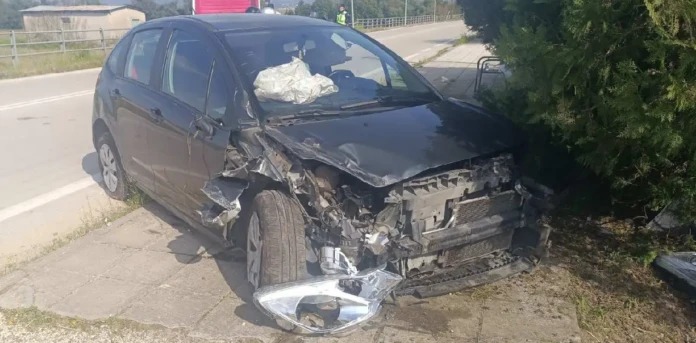 Στο νοσοκομείο Αγρινίου γυναίκα μετά από τροχαίο στον Πλάτανο Καλυβίων (ΦΩΤΟ)