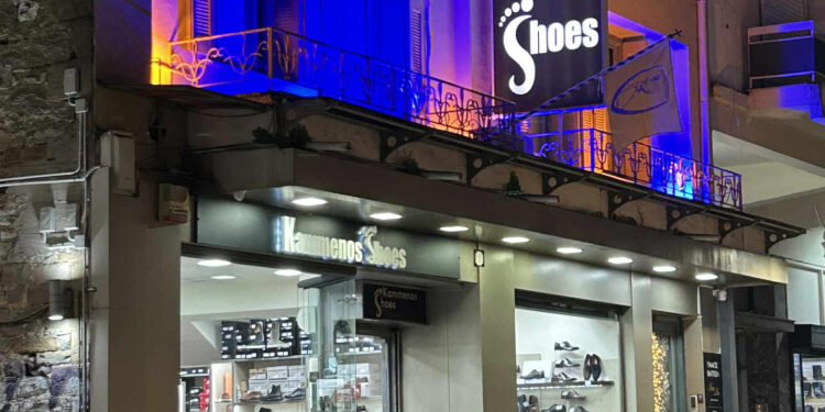 Αγρίνιο: Τα κατάστημα της πόλης ντύνονται στα χρώματα του Παναιτωλικού