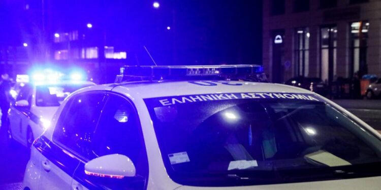 Σοκαριστικό περιστατικό στο κέντρο του Αγρινίου – Μαχαίρωσαν και τραυμάτισαν ανήλικο, μεταφέρθηκε στο νοσοκομείο